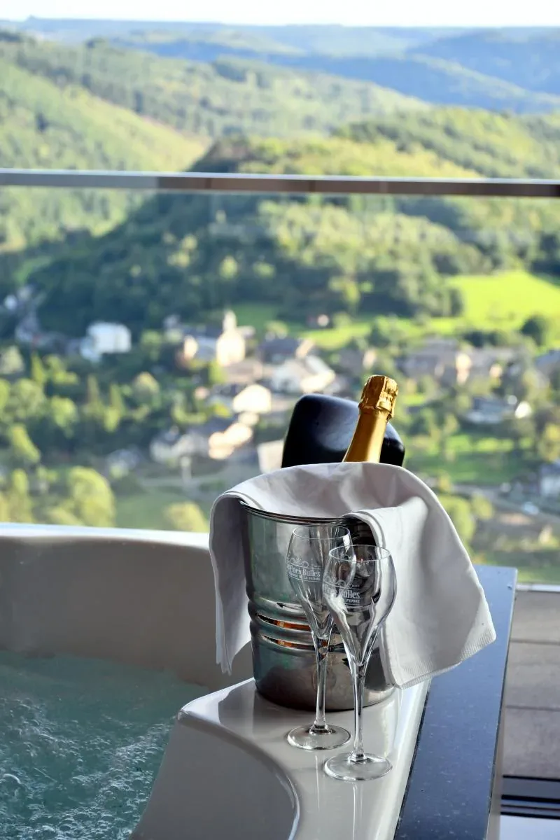 A champagne bucket on the edge of the jacuzzi, the valley beyond